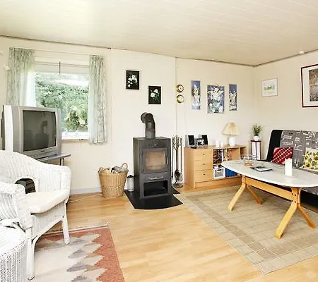 Two-bedroom Holiday In 22